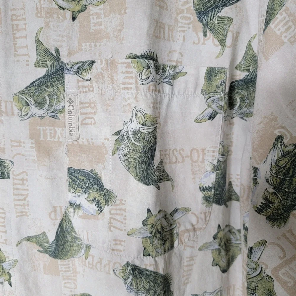 Columbia Fishing Shirt Mens XL Beige Bass Print Short Sleeve Button Down VTG. - Picture 3 of 8